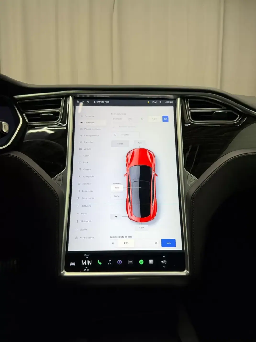 Tesla Model S 2016 - 20999 EUR, 164000 km - AUTO.MOTO.pt - 164000km - foto 13 de 20