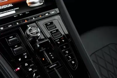 Aston Martin DB12 Coupé 2024 - 300000 EUR, 7650 km - AUTO.MOTO.pt - 7650km - foto 13 de 22