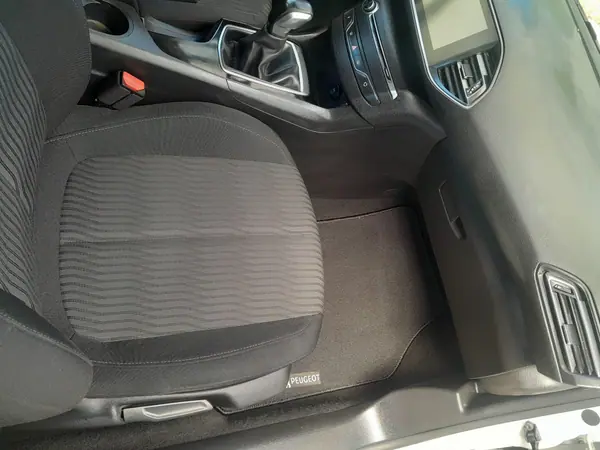 Peugeot 308 SW 2014 - 9000 EUR, 137000 km - AUTO.MOTO.pt - 137000km - foto 10 de 21