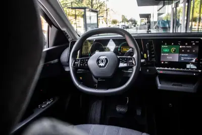 Renault Mégane E-Tech 2023 - 25680 EUR, 41627 km - AUTO.MOTO.pt - 41627km - foto 34 de 41