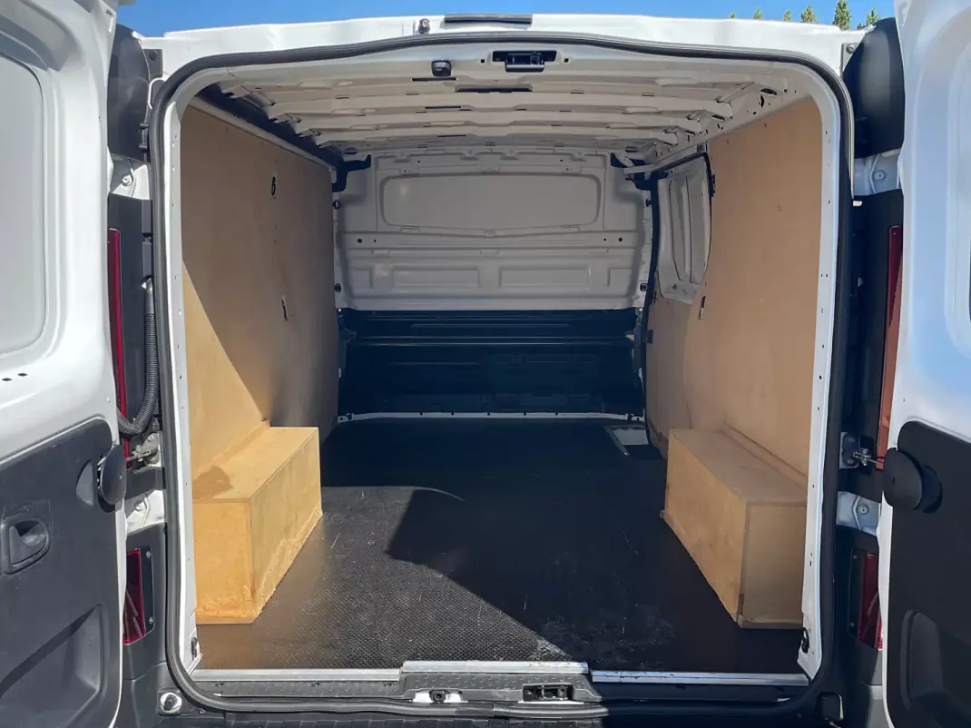 Renault Trafic 2023 - 22900 EUR, 48000 km - 48000km - foto 24 de 40