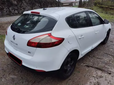Renault Mégane 2013 - 3750 EUR, 320000 km - AUTO.MOTO.pt - 320000km - foto 6 de 27