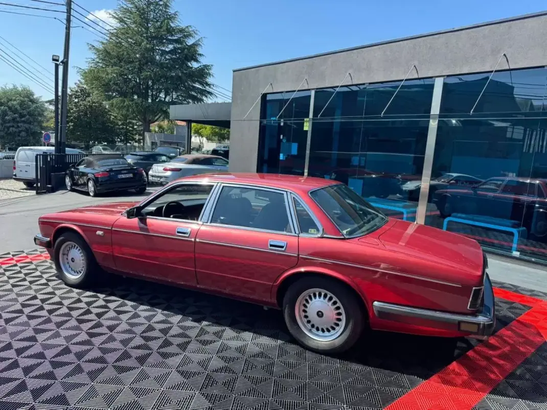 Jaguar Daimler 1990 - 19900 EUR, 146000 km - AUTO.MOTO.pt - 146000km - foto 5 de 14
