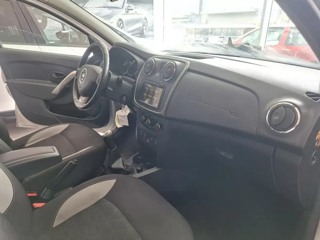 Dacia Sandero 2014 - 8490 EUR, 57546 km - AUTO.MOTO.pt - 57546km - foto 9 de 15
