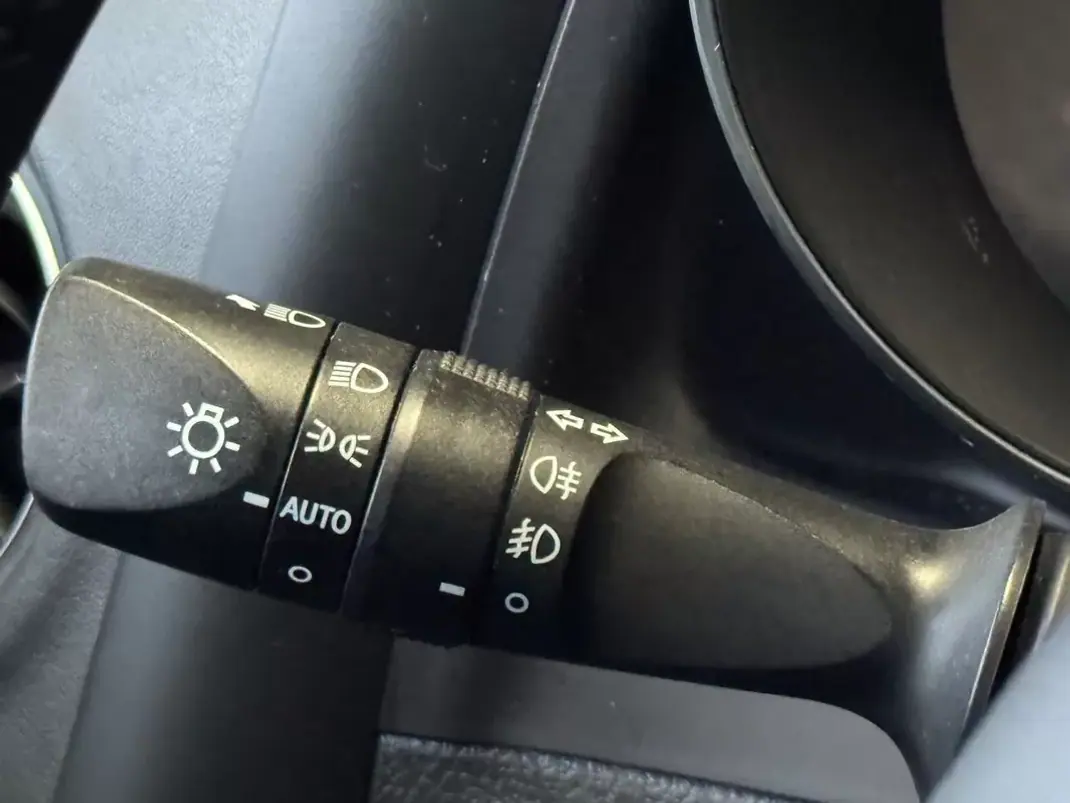 Toyota Auris Touring Sports 2017 - 15950 EUR, 100000 km - AUTO.MOTO.pt - 100000km - foto 15 de 22