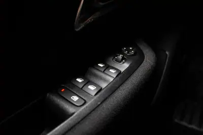 Peugeot e-208 2023 - 17800 EUR, 18457 km - AUTO.MOTO.pt - 18457km - foto 20 de 41