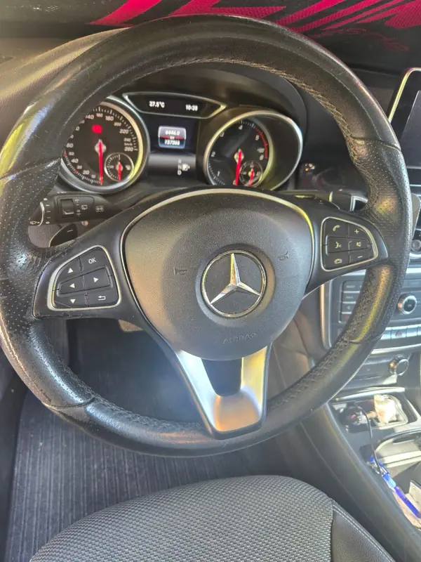 Mercedes-Benz CLA 180 2017 - 14500 EUR, 158000 km - AUTO.MOTO.pt - 158000km - foto 5 de 6