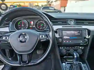 Volkswagen Passat Variant 2015 - 15500 EUR, 166000 km - 166000km - foto 5 de 12