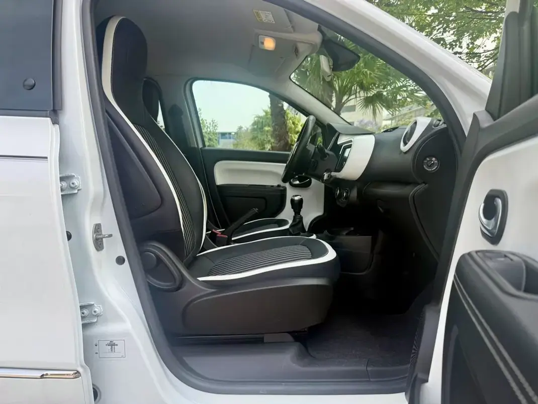 Renault Twingo 2021 - 9890 EUR, 158900 km - AUTO.MOTO.pt - 158900km - foto 5 de 33