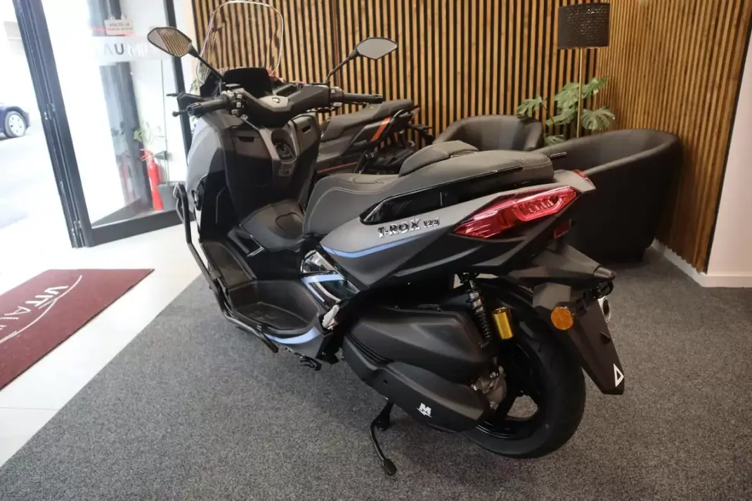 2026 - 3290 EUR, 1 km - AUTO.MOTO.pt - 1km - foto 2 de 11