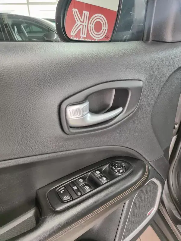 Jeep Compass 2018 - 17250 EUR, 110000 km - AUTO.MOTO.pt - 110000km - foto 23 de 34