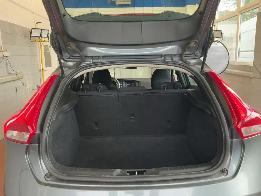 Volvo V40 2015 - 10500 EUR, 143407 km - AUTO.MOTO.pt - 143407km - foto 7 de 7