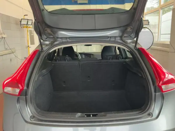 Volvo V40 2015 - 10500 EUR, 143407 km - AUTO.MOTO.pt - 143407km - foto 7 de 7