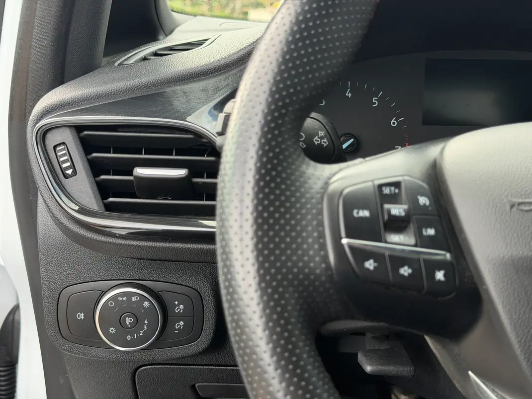 Ford Fiesta 2022 - 14590 EUR, 61000 km - AUTO.MOTO.pt - 61000km - foto 10 de 15