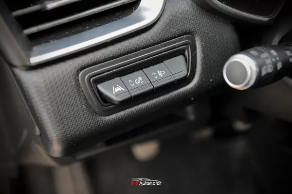 Renault Clio 2020 - 13700 EUR, 97000 km - AUTO.MOTO.pt - 97000km - foto 32 de 37