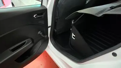 Renault Clio VAN 1.5 Blue DCi AIR NAV 2020 - 14220 EUR, 90991 km - AUTO.MOTO.pt - 90991km - foto 42 de 46