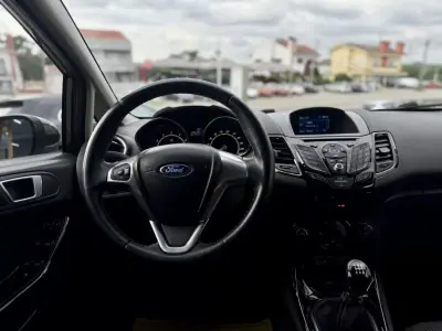 Ford Fiesta 2016 - 9950 EUR, 92000 km - AUTO.MOTO.pt - 92000km - foto 15 de 26