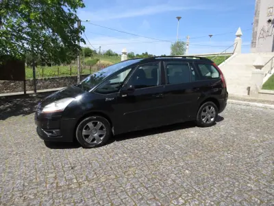 Citroën C4 Grand Picasso 2010 - 3490 EUR, 330000 km - AUTO.MOTO.pt - 330000km - foto 4 de 40