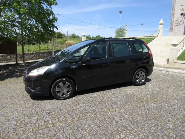 Citroën C4 Grand Picasso 2010 - 3490 EUR, 330000 km - AUTO.MOTO.pt - 330000km - foto 4 de 40