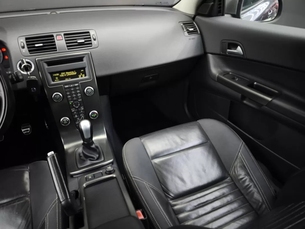 Volvo C30 2012 - 10950 EUR, 265888 km - AUTO.MOTO.pt - 265888km - foto 31 de 35