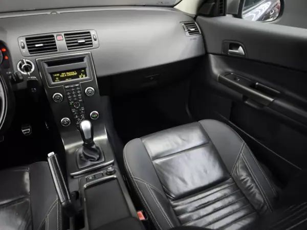 Volvo C30 2012 - 10950 EUR, 265888 km - AUTO.MOTO.pt - 265888km - foto 31 de 35