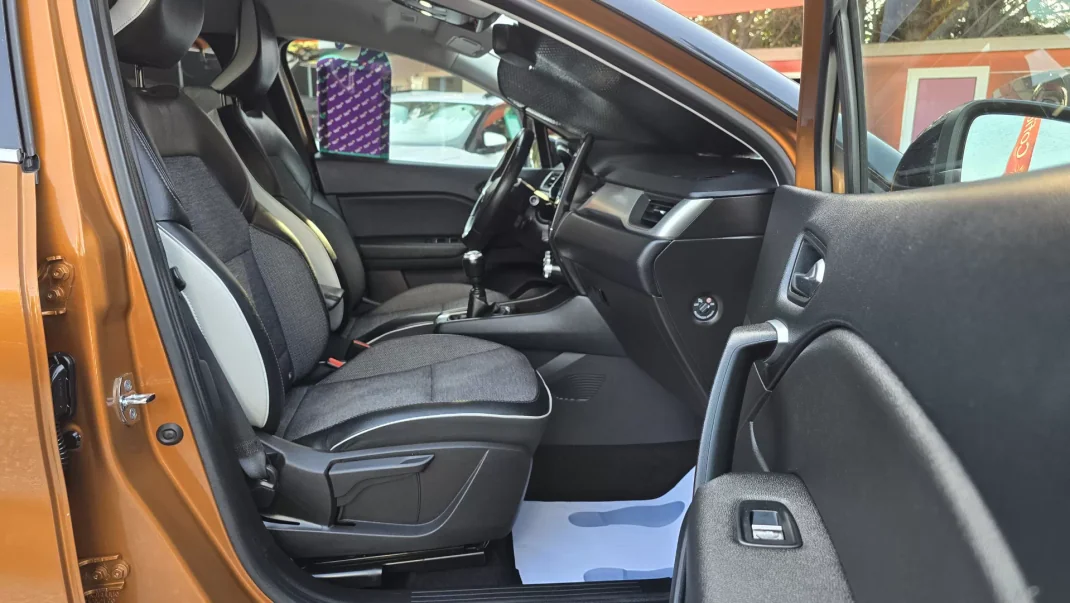 Renault Captur 2021 - 18500 EUR, 53600 km - AUTO.MOTO.pt - 53600km - foto 15 de 22