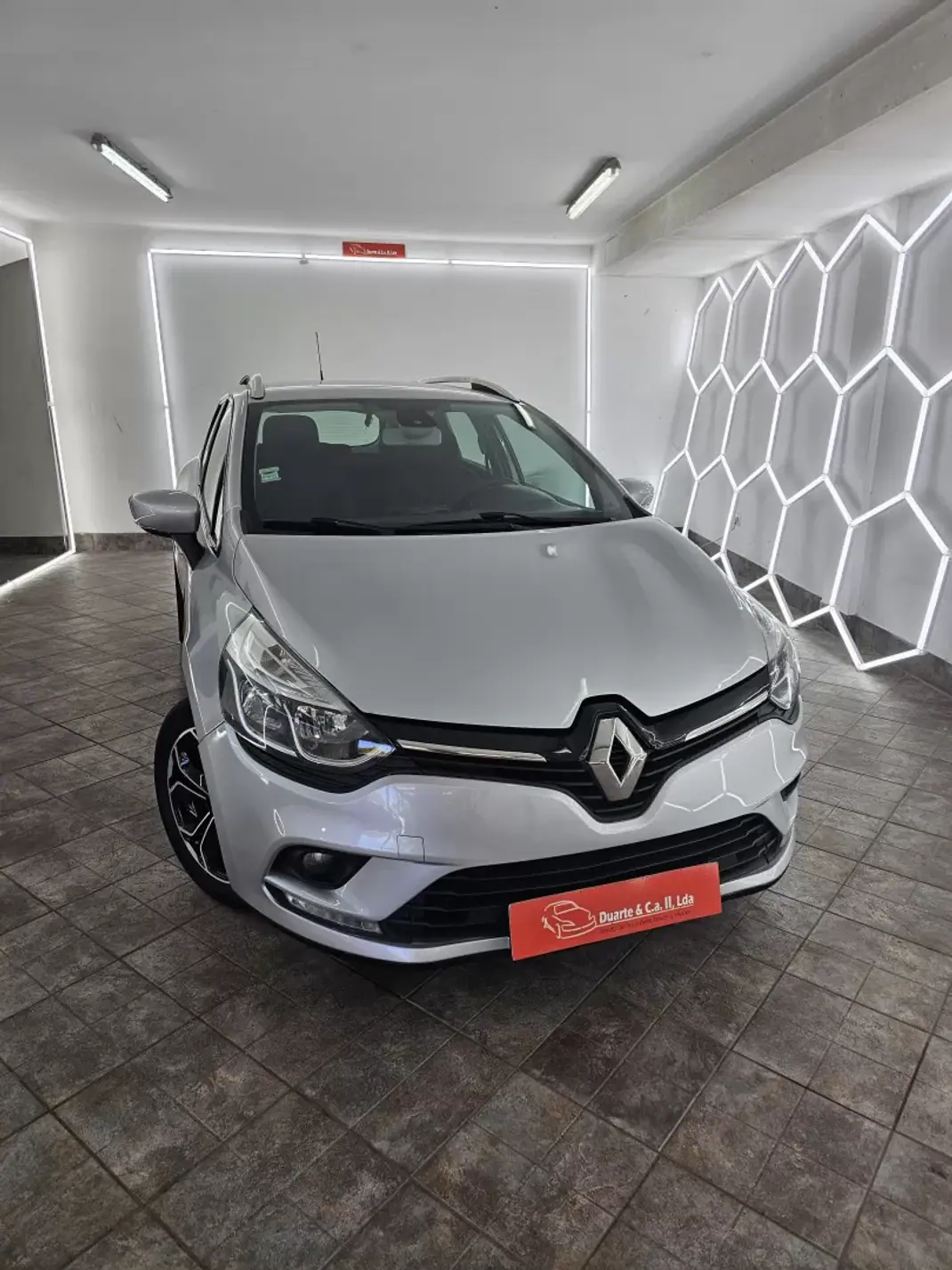 Renault Clio Sport Tourer 2019 - 8650 EUR, 259539 km - AUTO.MOTO.pt - 259539km - foto 4 de 24