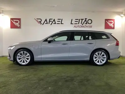 Volvo V60 2025 - 43500 EUR, 1900 km - AUTO.MOTO.pt - 1900km - foto 9 de 35