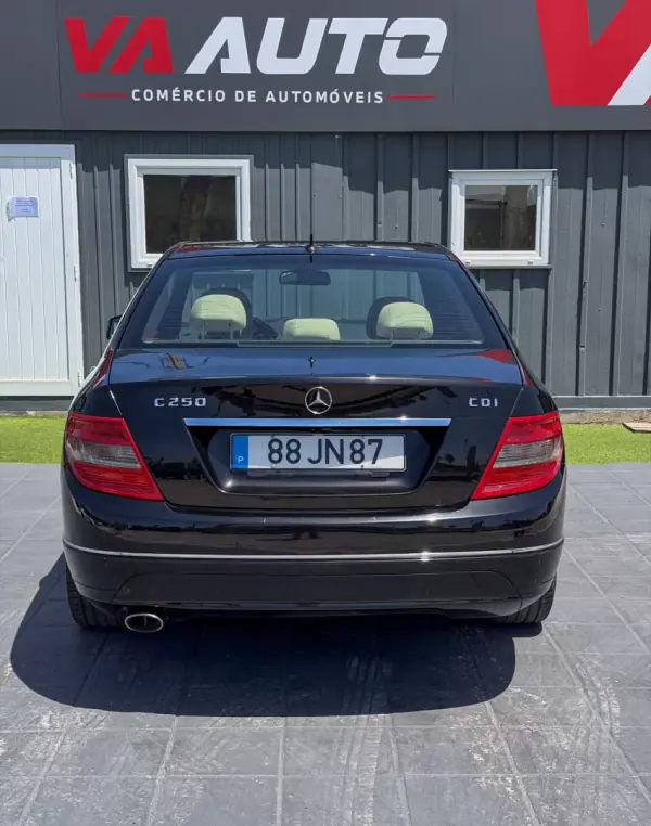 Mercedes-Benz C 250 2010 - 10900 EUR, 190000 km - AUTO.MOTO.pt - 190000km - foto 6 de 10