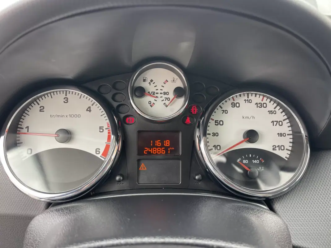 Peugeot 207 2006 - 4950 EUR, 248861 km - AUTO.MOTO.pt - 248861km - foto 11 de 12