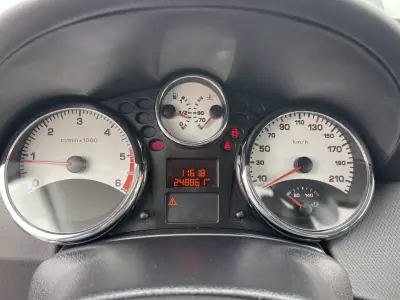 Peugeot 207 2006 - 4950 EUR, 248861 km - AUTO.MOTO.pt - 248861km - foto 11 de 12