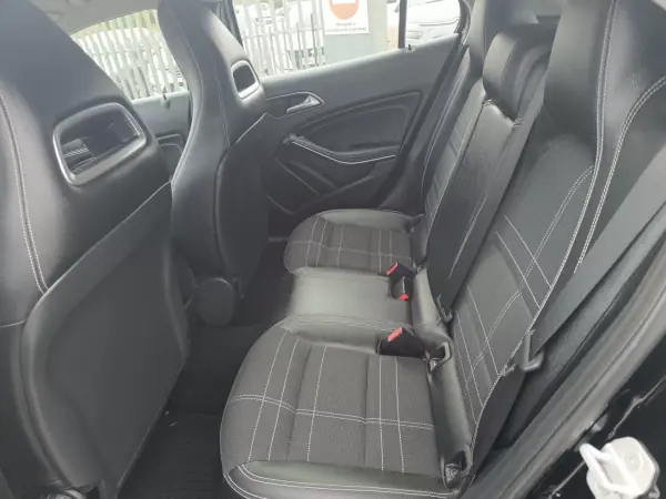 Mercedes-Benz GLA 180 2015 - 22500 EUR, 120000 km - AUTO.MOTO.pt - 120000km - foto 14 de 28
