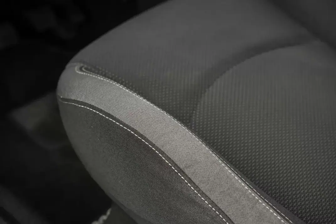 Peugeot 206 2010 - 5850 EUR, 96800 km - AUTO.MOTO.pt - 96800km - foto 9 de 19