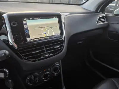 Peugeot 208 2016 - 13990 EUR, 163000 km - AUTO.MOTO.pt - 163000km - foto 23 de 31