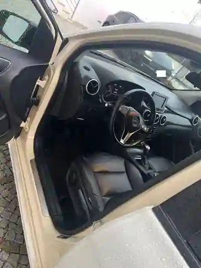 Mercedes-Benz B 180 2013 - 7000 EUR, 411000 km - AUTO.MOTO.pt - 411000km - foto 10 de 10