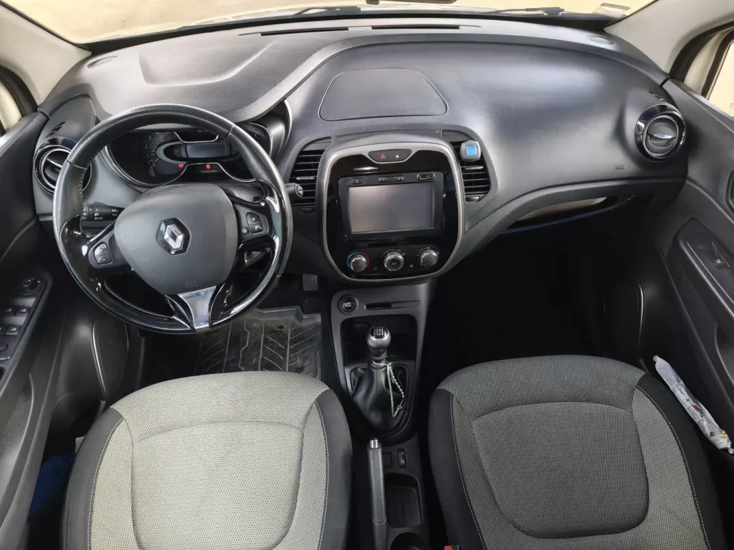 Renault Captur 2017 - 12990 EUR, 137723 km - AUTO.MOTO.pt - 137723km - foto 10 de 22