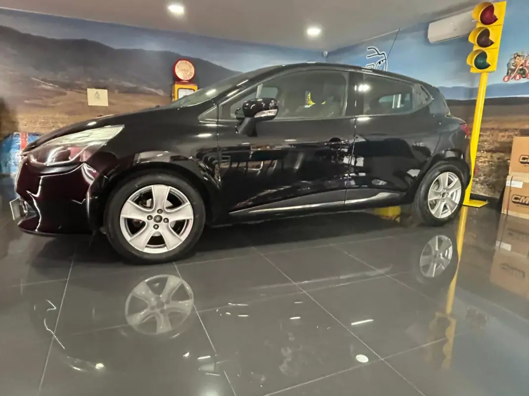 Renault Clio 2016 - 10500 EUR, 161074 km - AUTO.MOTO.pt - 161074km - foto 1 de 17