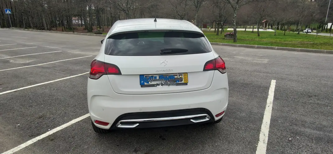 Citroën DS4 2011 - 8000 EUR, 172000 km - AUTO.MOTO.pt - 172000km - foto 3 de 10