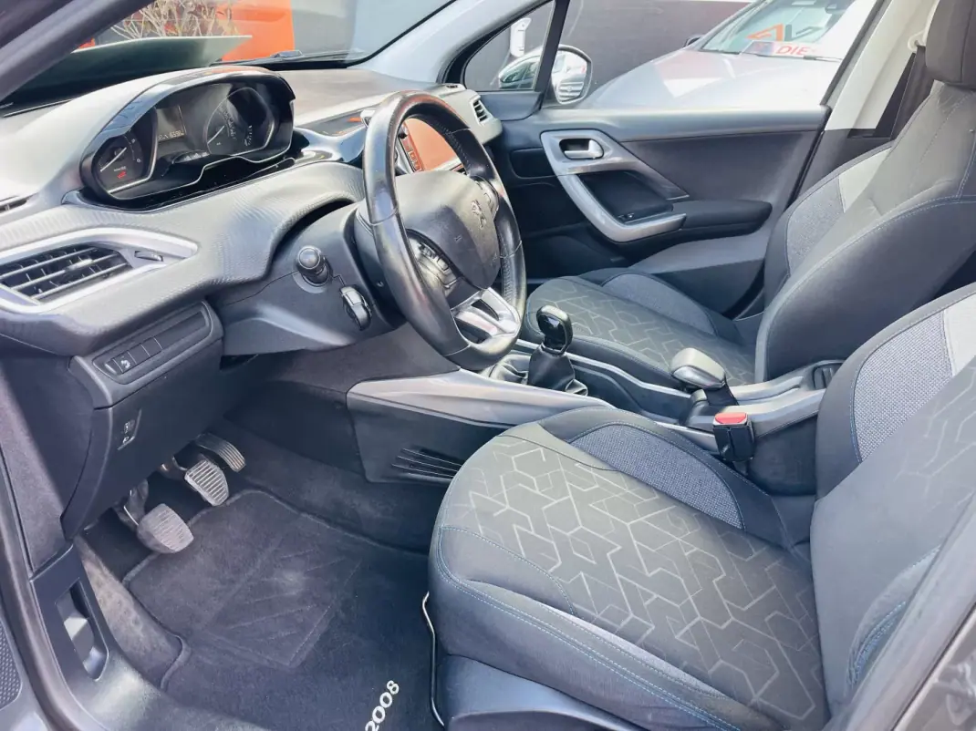 Peugeot 2008 2018 - 9950 EUR, 129292 km - AUTO.MOTO.pt - 129292km - foto 8 de 12