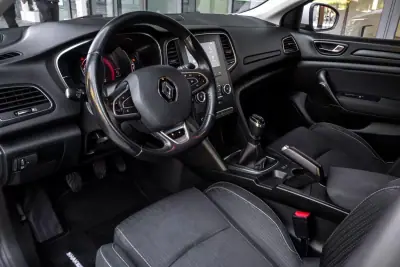 Renault Mégane 2019 - 9870 EUR, 301536 km - AUTO.MOTO.pt - 301536km - foto 23 de 38