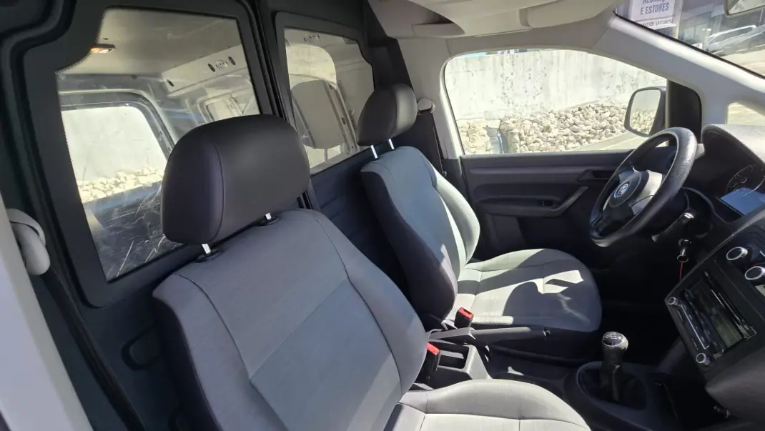 VW Caddy 1.6TDI 2015 - 9990 EUR, 208841 km - AUTO.MOTO.pt - 208841km - foto 12 de 16