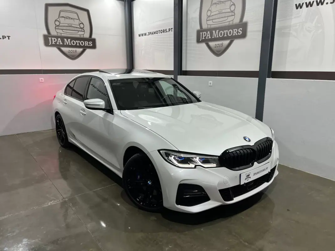 BMW 330 2020 - 39900 EUR, 64000 km - AUTO.MOTO.pt - 64000km - foto 1 de 51