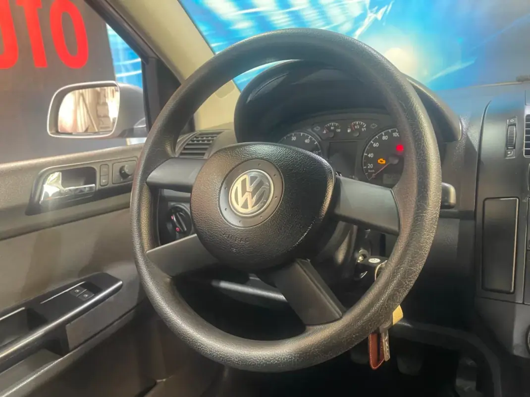 Volkswagen Polo 2003 - 2600 EUR, 105000 km - 105000km - foto 24 de 28