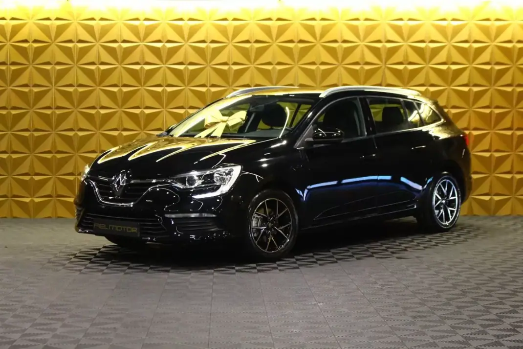 Renault Mégane Sport Tourer 2020 - 11890 EUR, 180000 km - AUTO.MOTO.pt - 180000km - foto 1 de 28
