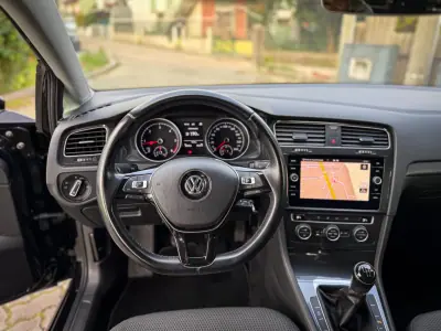 Volkswagen Golf Variant 2019 - 13590 EUR, 180000 km - AUTO.MOTO.pt - 180000km - foto 6 de 12