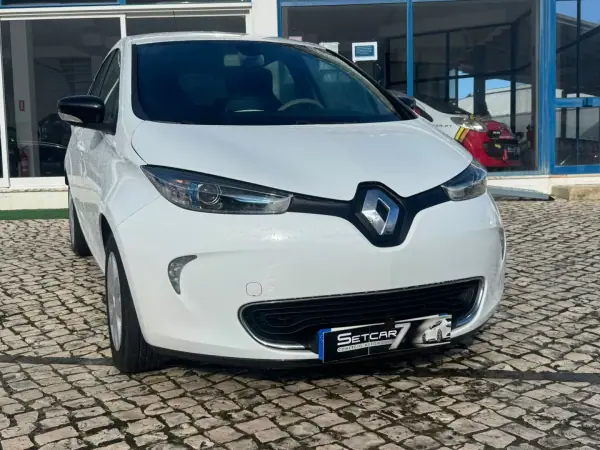 Renault Zoe 2016 - 8990 EUR, 85000 km - AUTO.MOTO.pt - 85000km - foto 3 de 18