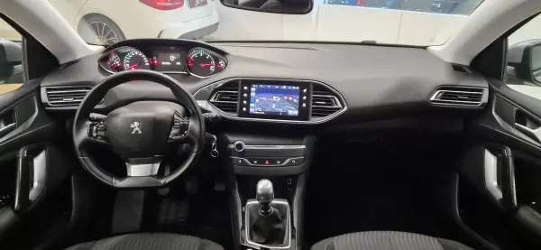 Peugeot 308 SW 2016 - 9490 EUR, 123000 km - AUTO.MOTO.pt - 123000km - foto 16 de 27