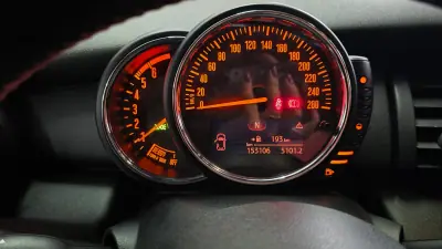 MINI One 2016 - 11850 EUR, 153106 km - AUTO.MOTO.pt - 153106km - foto 22 de 51