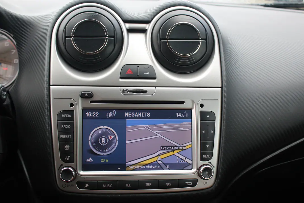 Alfa Romeo MiTo 2012 - 6700 EUR, 119200 km - AUTO.MOTO.pt - 119200km - foto 8 de 30