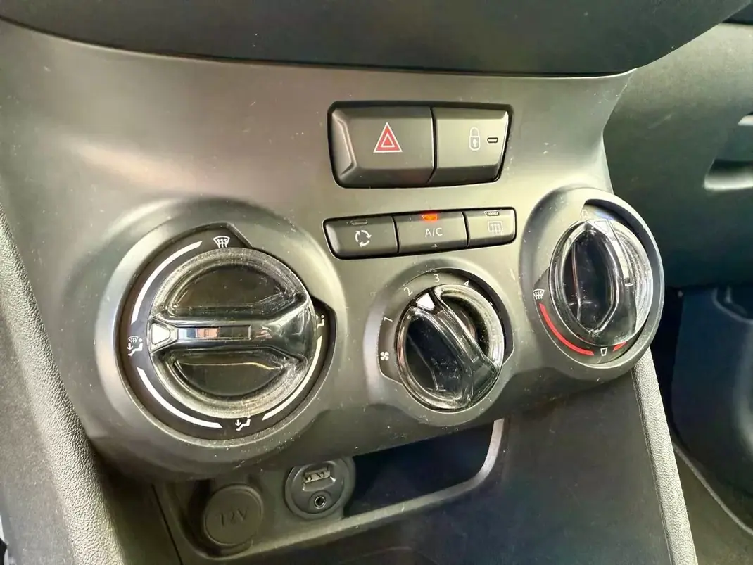 Peugeot 2008 2014 - 9890 EUR, 164650 km - AUTO.MOTO.pt - 164650km - foto 27 de 34